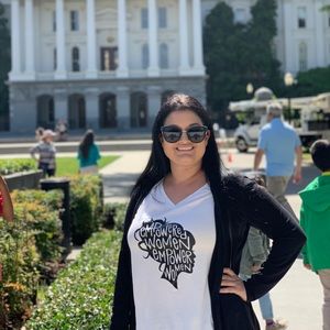 Meet your Posher, Dushica